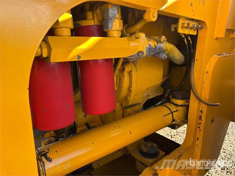 John Deere 824J Kolové nakladače