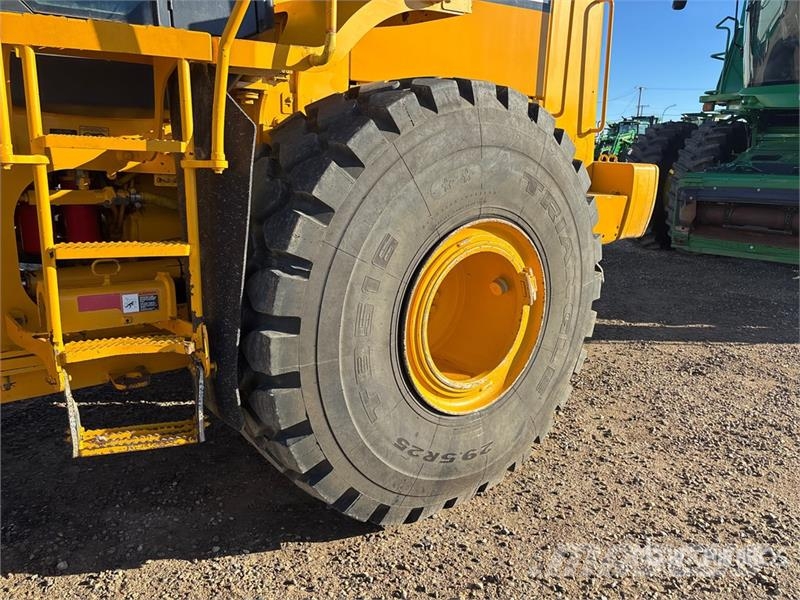 John Deere 824J Kolové nakladače