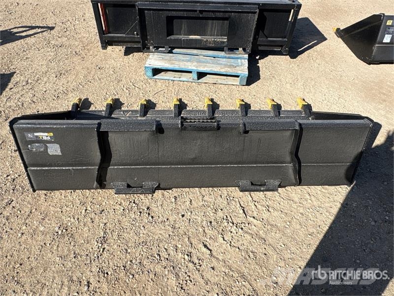 John Deere 84 in Skid Steer Bucket Lopaty