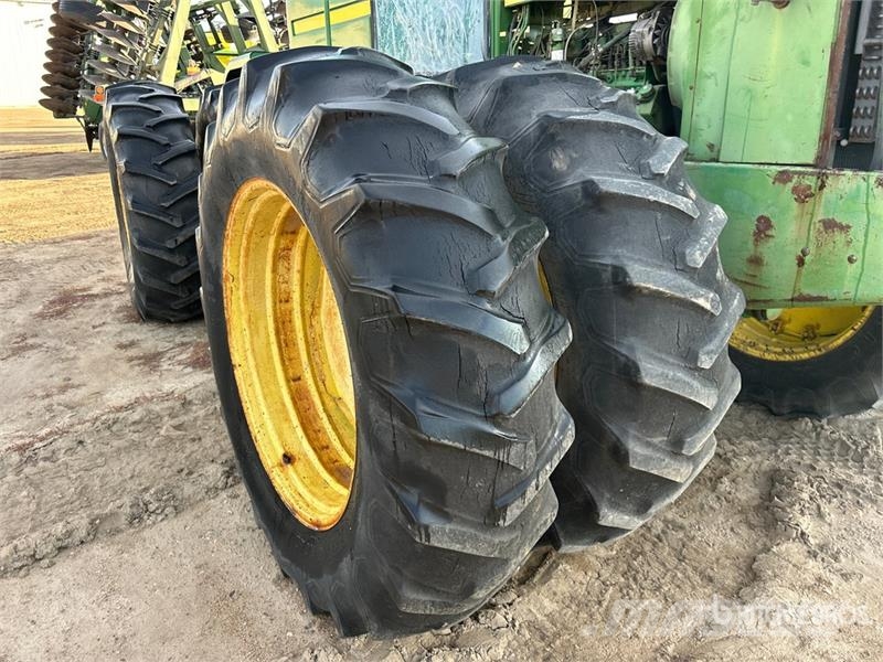 John Deere 8430 ماكينات زراعية - غير ذلك