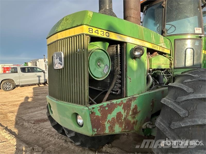 John Deere 8430 ماكينات زراعية - غير ذلك