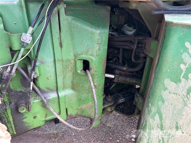 John Deere 8440 Farm machinery