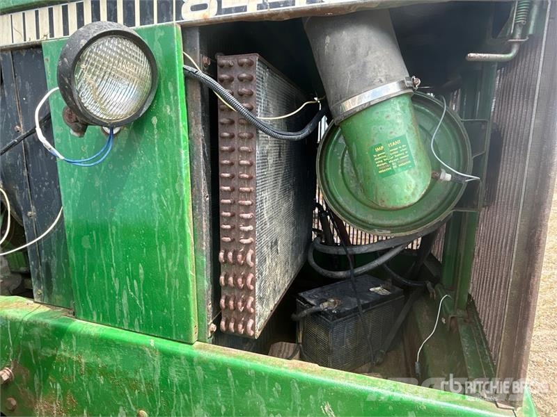 John Deere 8440 Farm machinery