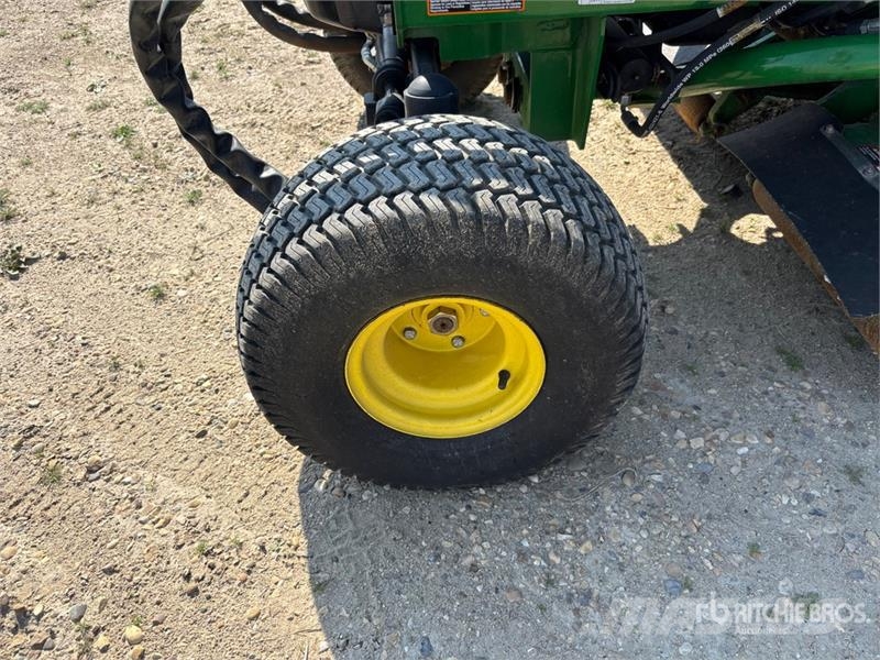 John Deere 8800TC Ride-On Lawn Mower ركوب الحشائش