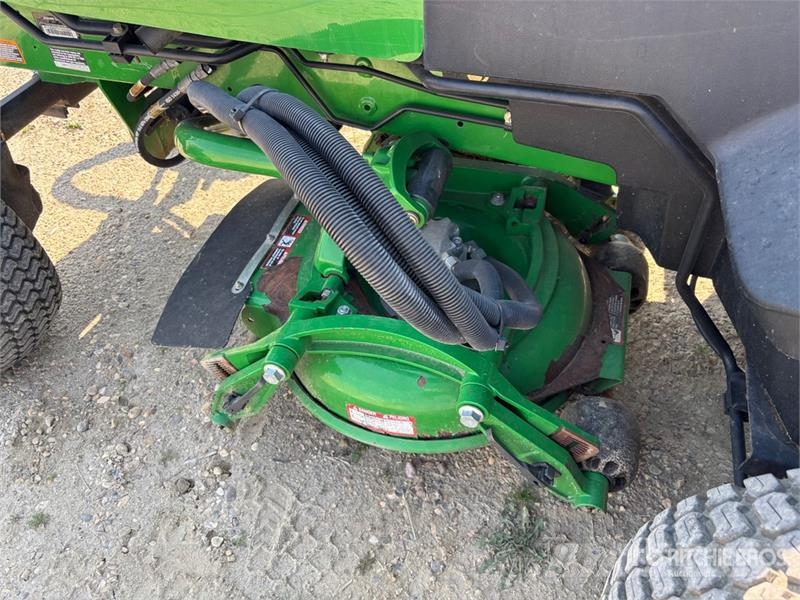 John Deere 8800TC Ride-On Lawn Mower ركوب الحشائش