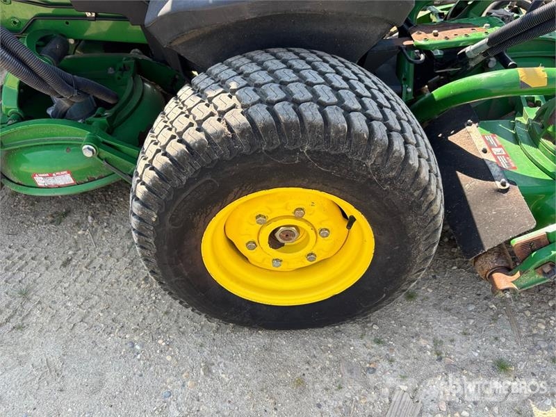 John Deere 8800TC Ride-On Lawn Mower ركوب الحشائش