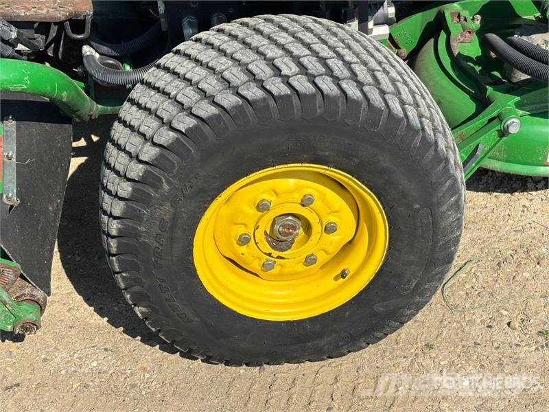 John Deere 8800TC Ride-On Lawn Mower ركوب الحشائش