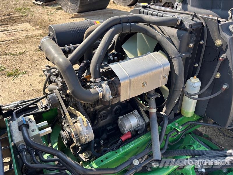 John Deere 8800TC Ride-On Lawn Mower ركوب الحشائش