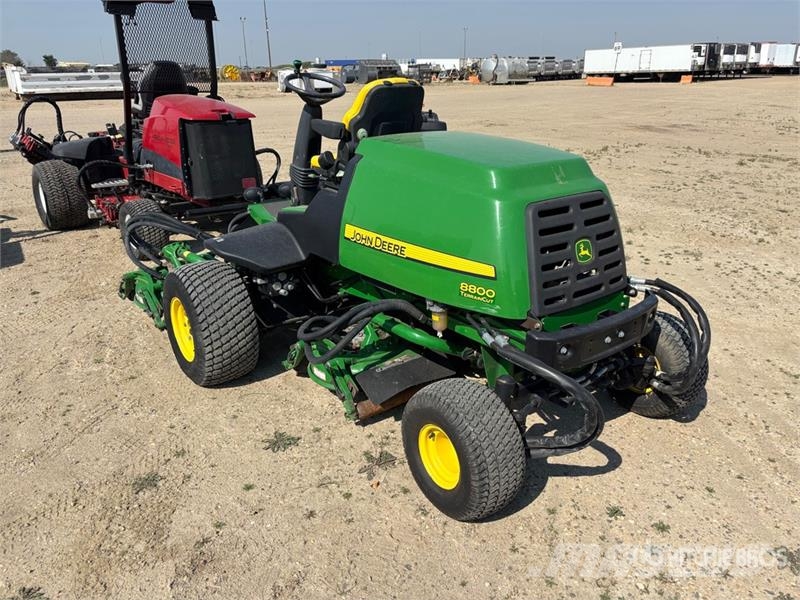 John Deere 8800TC Ride-On Lawn Mower ركوب الحشائش