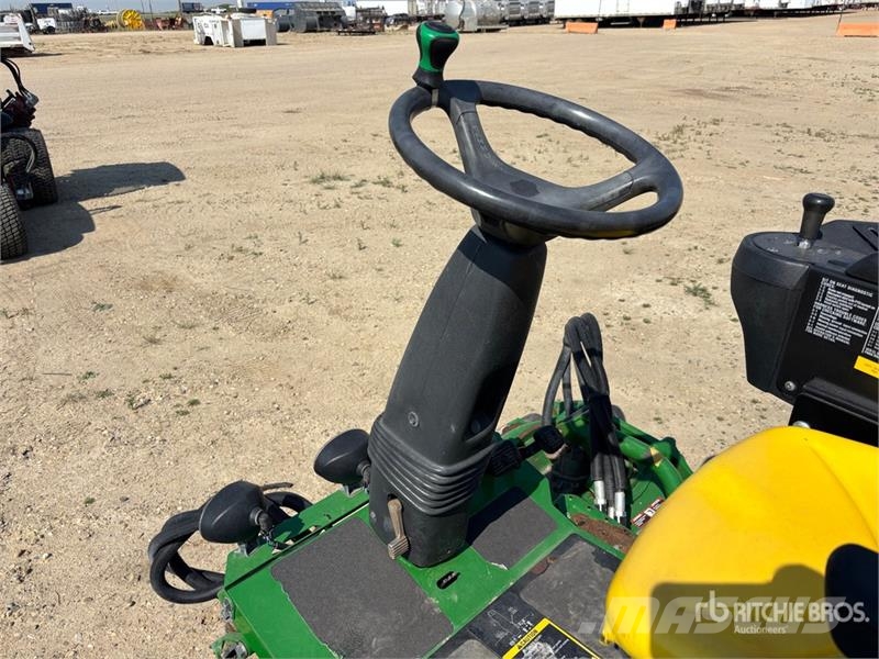 John Deere 8800TC Ride-On Lawn Mower ركوب الحشائش