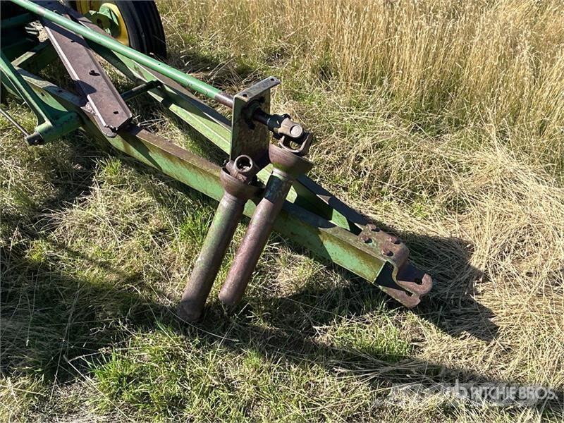 John Deere 9 ft Trailed Sickle Bar Mower Niittokoneet