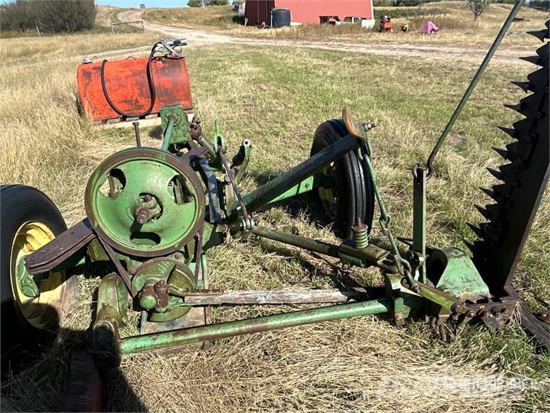 John Deere 9 ft Trailed Sickle Bar Mower Niittokoneet