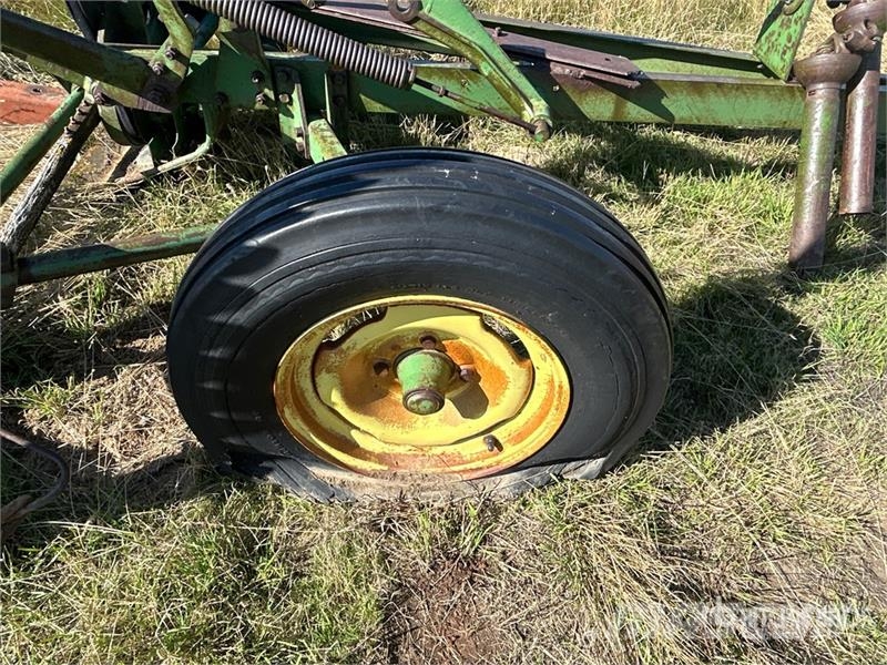 John Deere 9 ft Trailed Sickle Bar Mower Niittokoneet