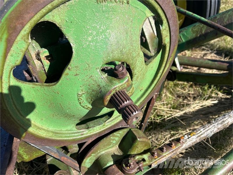 John Deere 9 ft Trailed Sickle Bar Mower Niittokoneet