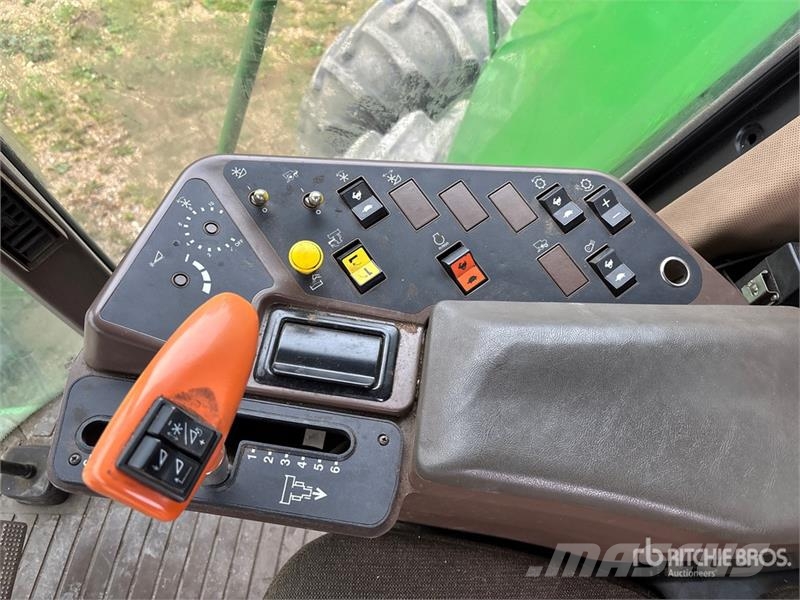 John Deere 9600 Combine harvesters
