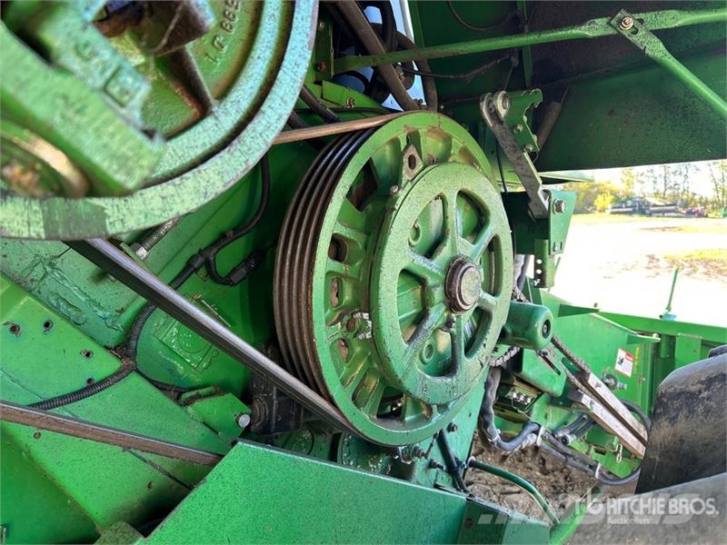 John Deere 9600 Combine harvesters