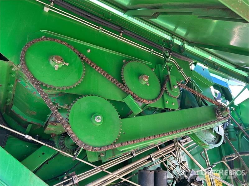John Deere 9600 Combine harvesters