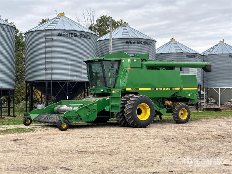 John Deere 9600 Combine harvesters