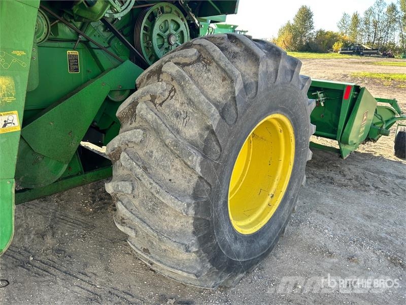 John Deere 9600 Combine harvesters
