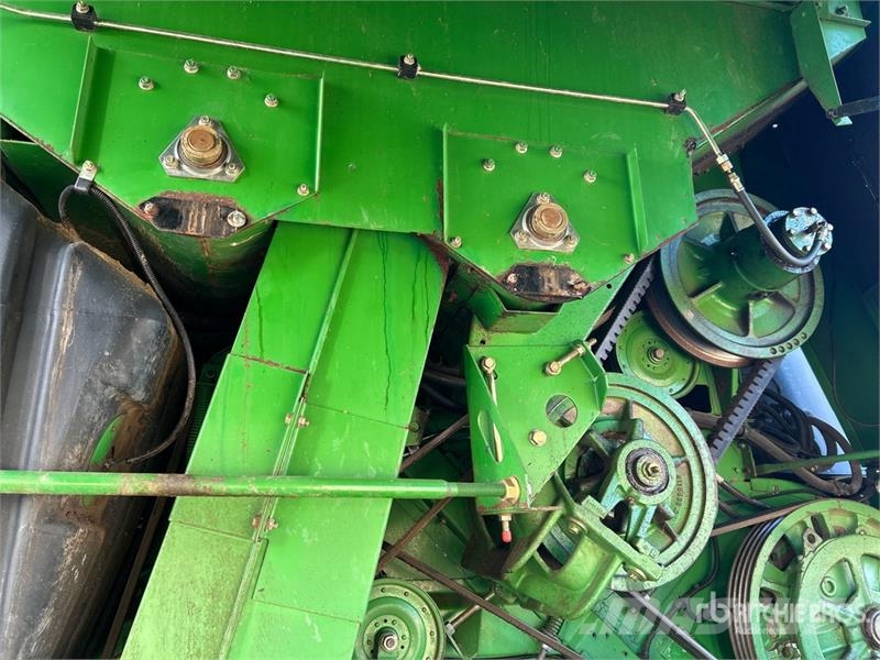 John Deere 9600 Combine harvesters
