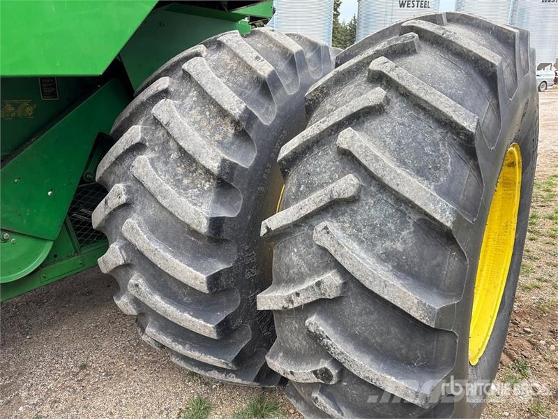 John Deere 9600 Combine harvesters
