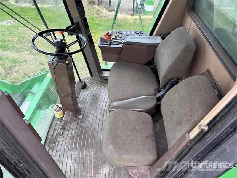 John Deere 9600 Combine harvesters