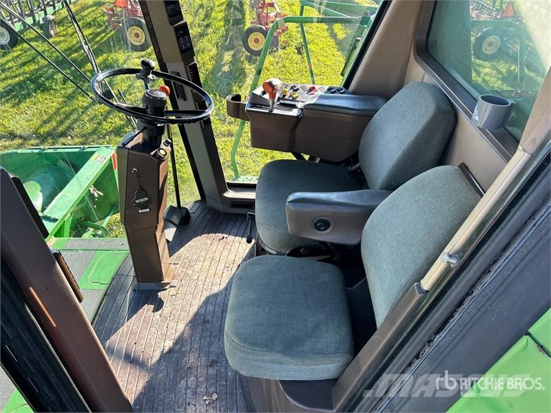 John Deere 9600 Combine harvesters
