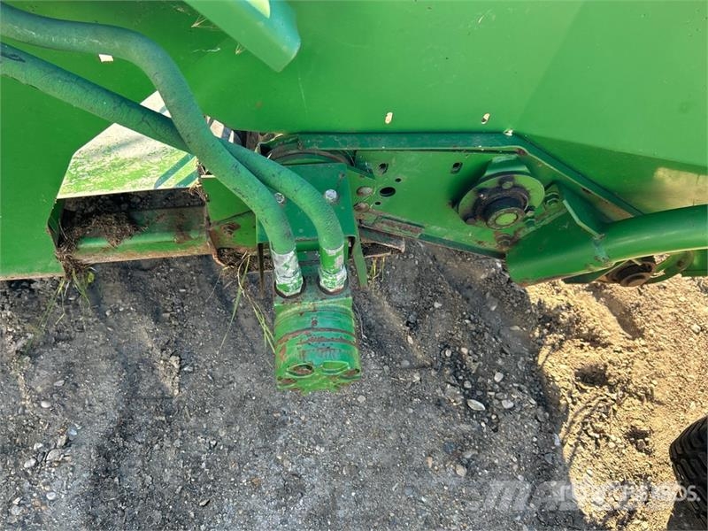 John Deere 9600 Combine harvesters
