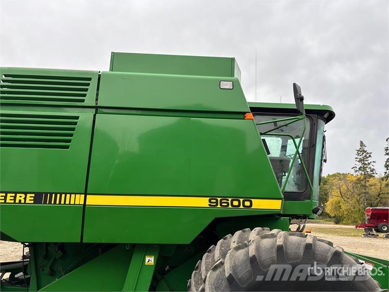John Deere 9600 Combine harvesters