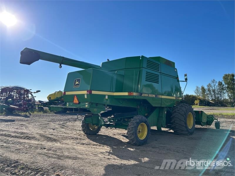 John Deere 9600 Combine harvesters