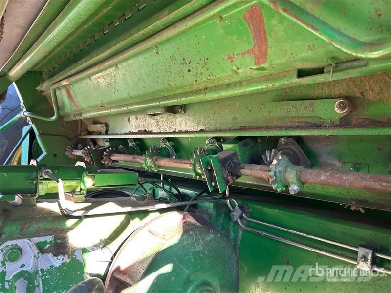 John Deere 9600 Combine harvesters