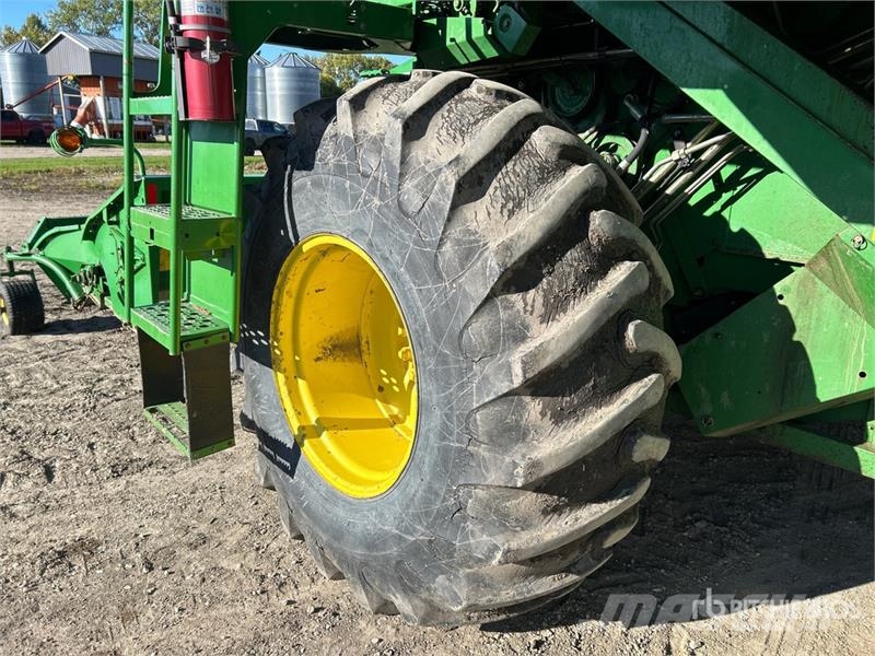 John Deere 9600 Combine harvesters