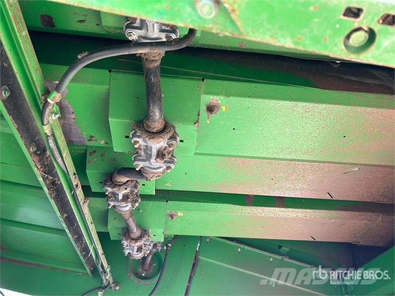 John Deere 9600 Combine harvesters