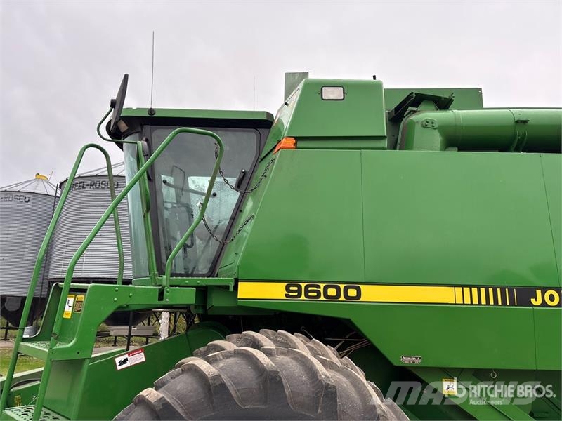 John Deere 9600 Combine harvesters