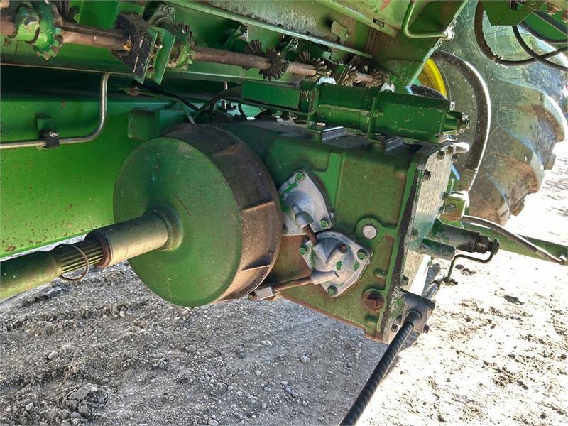 John Deere 9600 Combine harvesters