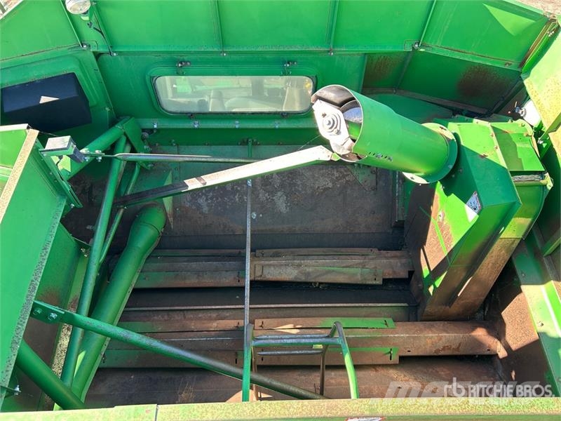 John Deere 9600 Combine harvesters