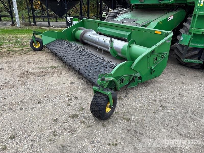 John Deere 9600 Combine harvesters