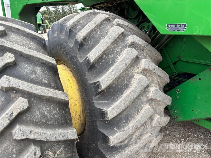 John Deere 9600 Combine harvesters