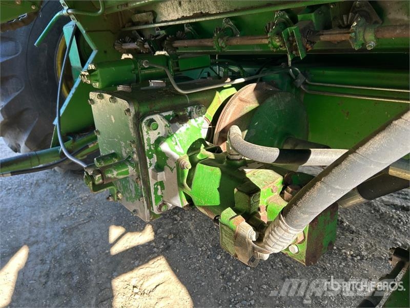 John Deere 9600 Combine harvesters