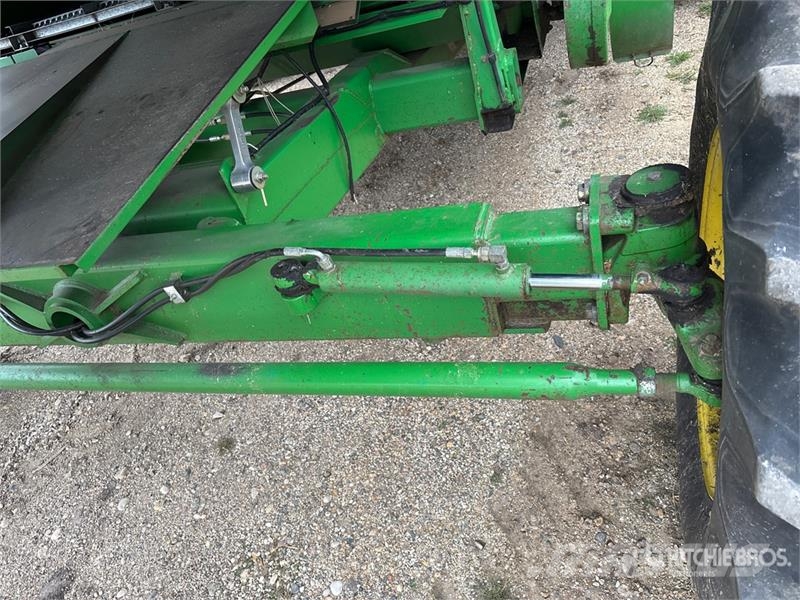 John Deere 9600 Combine harvesters