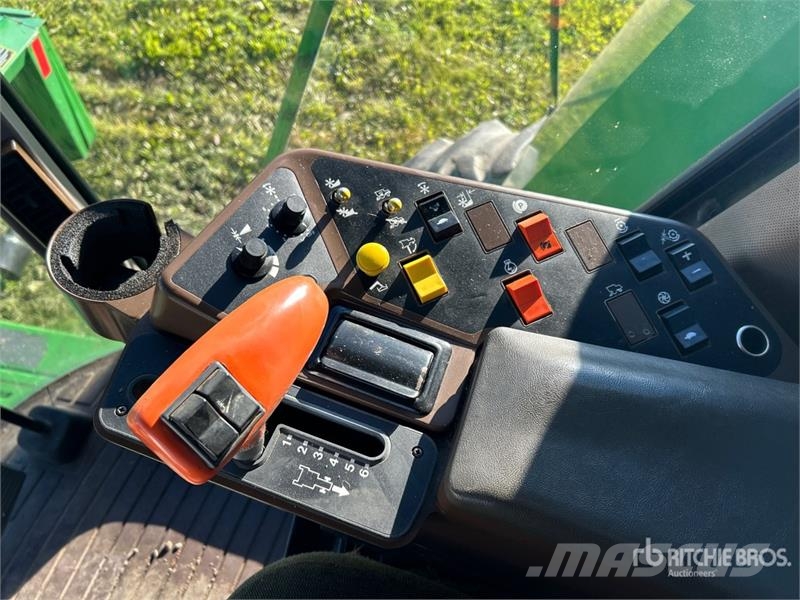 John Deere 9600 Combine harvesters