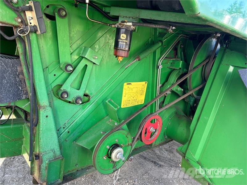 John Deere 9600 Combine harvesters