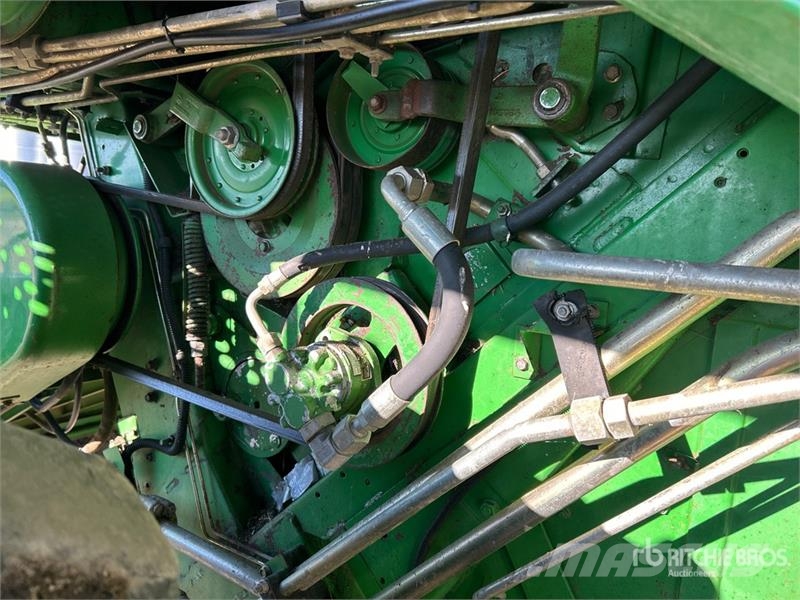 John Deere 9600 Combine harvesters