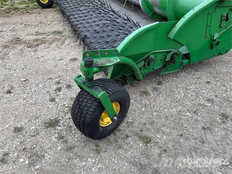 John Deere 9600 Combine harvesters
