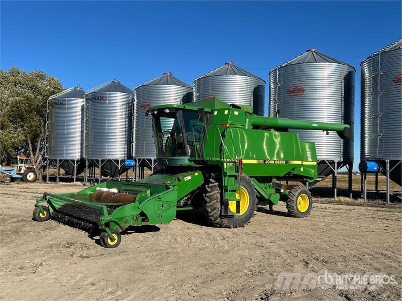 John Deere 9600 Combine harvesters