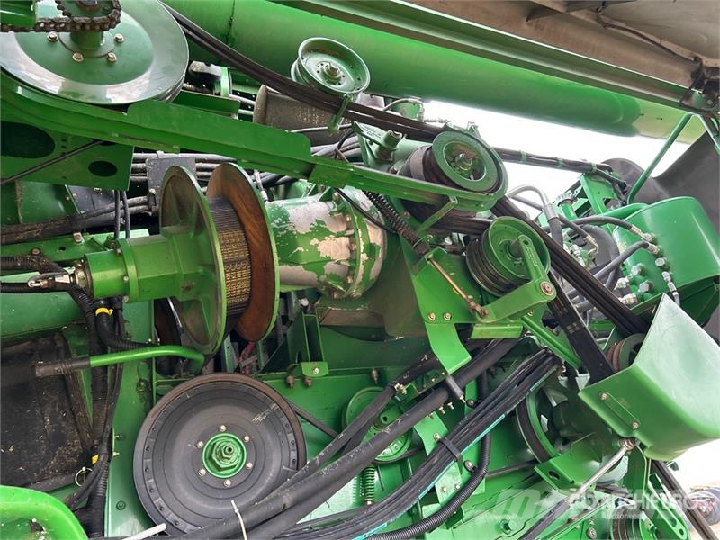 John Deere 9770 STS コンバイン