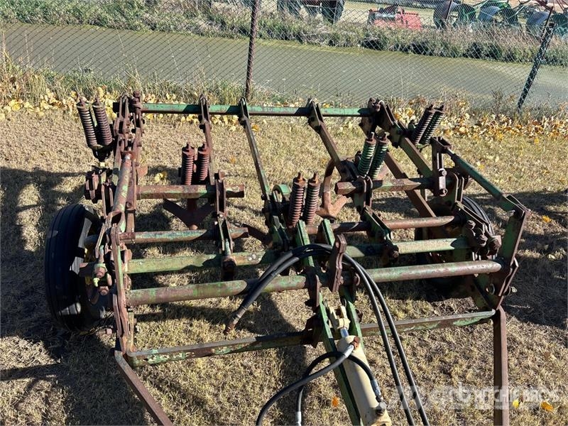 John Deere 98 in 5 Bottom Cultivator Kultivatorji