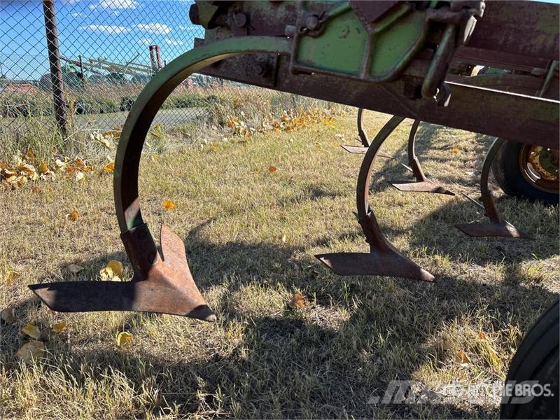 John Deere 98 in 5 Bottom Cultivator Kultivatorji