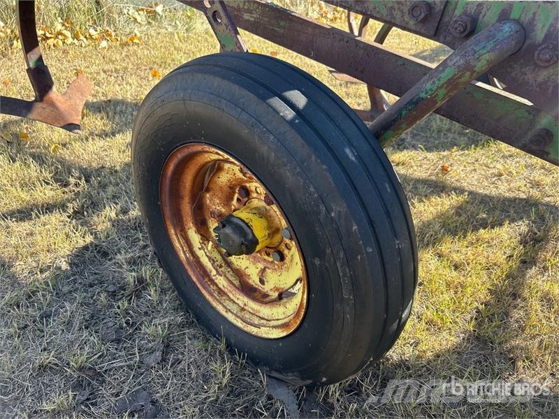 John Deere 98 in 5 Bottom Cultivator Kultivatorji