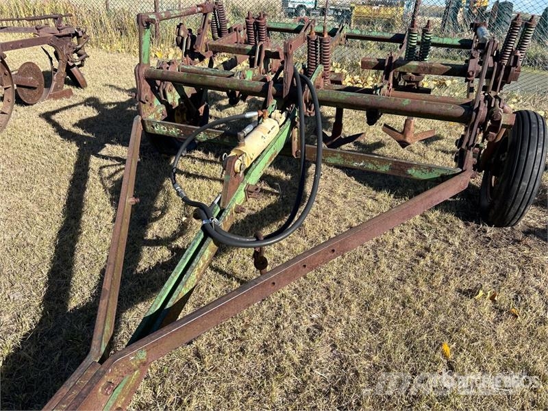 John Deere 98 in 5 Bottom Cultivator Kultivatorji